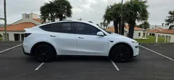 Tesla Model Y 2025 photo 4