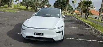 Tesla Model Y 2025 photo 5