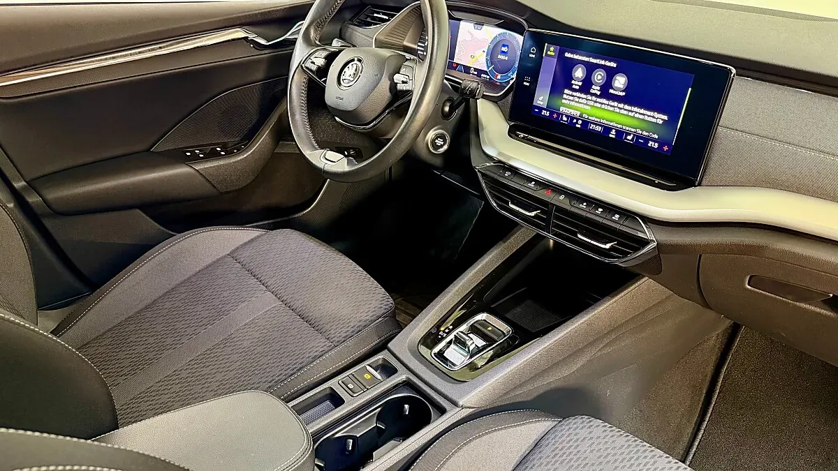 Skoda Octavia 2023 photo 2