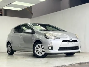 Toyota Aqua 2012 photo 2