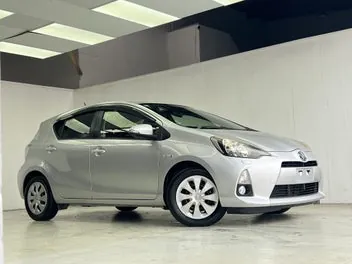 Toyota Aqua 2012 photo 5