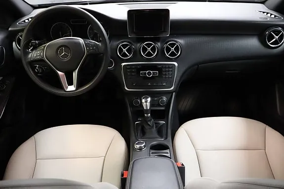 Mercedes-Benz A180 2013 photo 3
