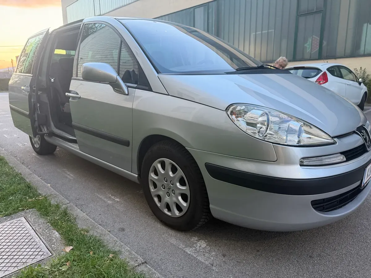 Peugeot 807 2004 photo 2
