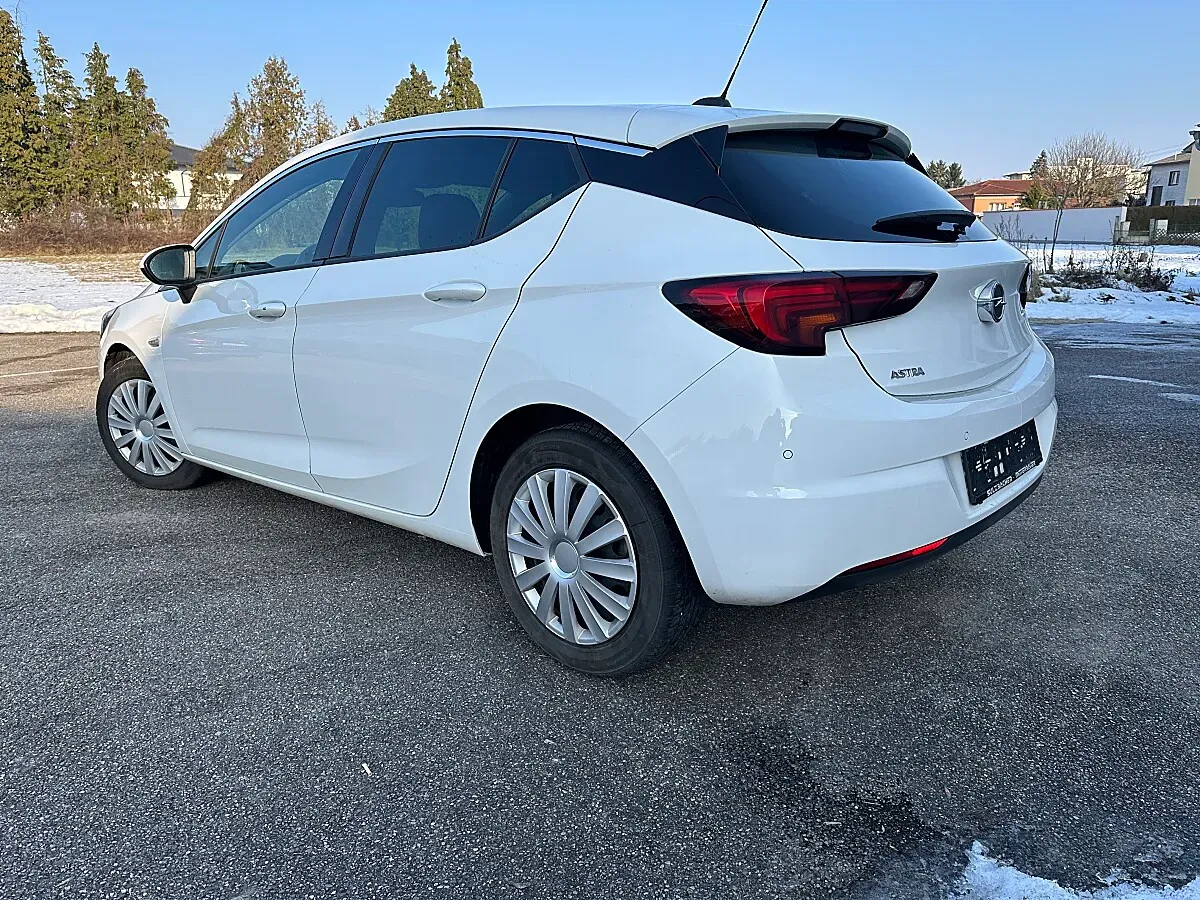 Opel Astra 2020 photo 2