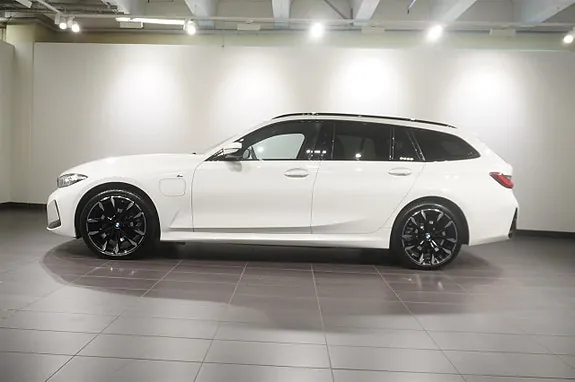 BMW 330E 2025 photo 4