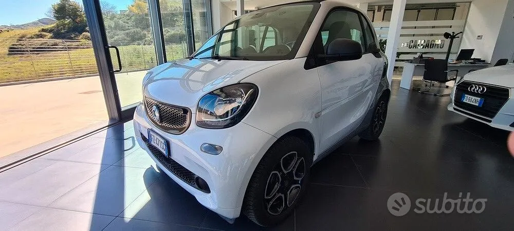 Smart Fortwo 2019 photo 2