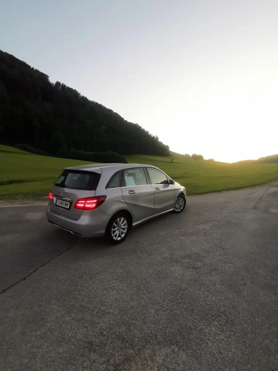 Mercedes-Benz B-Class 2016 photo 2