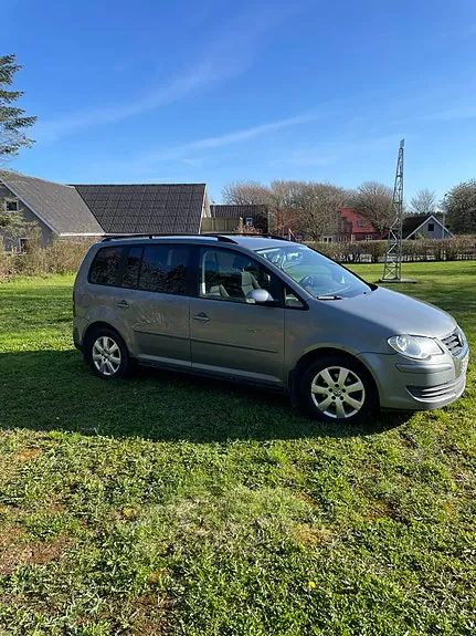 Volkswagen Touran 2008 photo 2