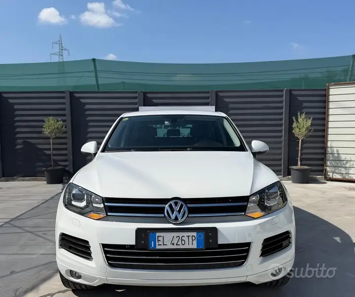 Volkswagen Touareg 2012 photo 2