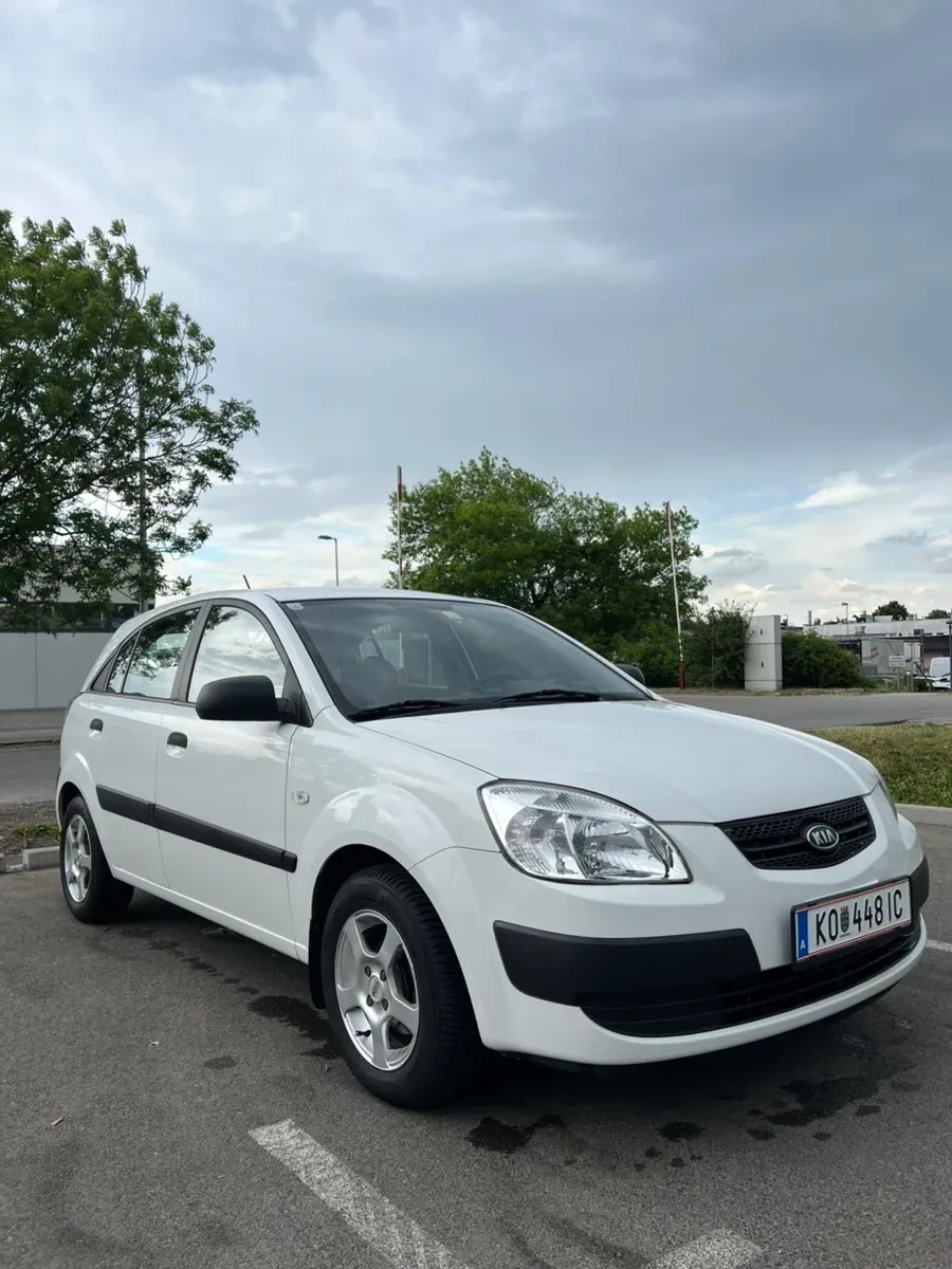 Kia Rio 2010 photo 3