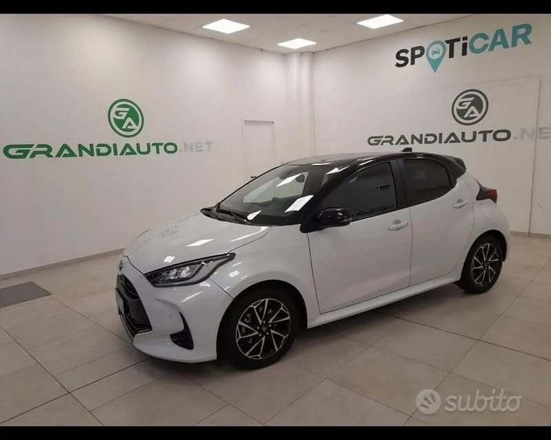 Toyota Yaris 2023 photo 2