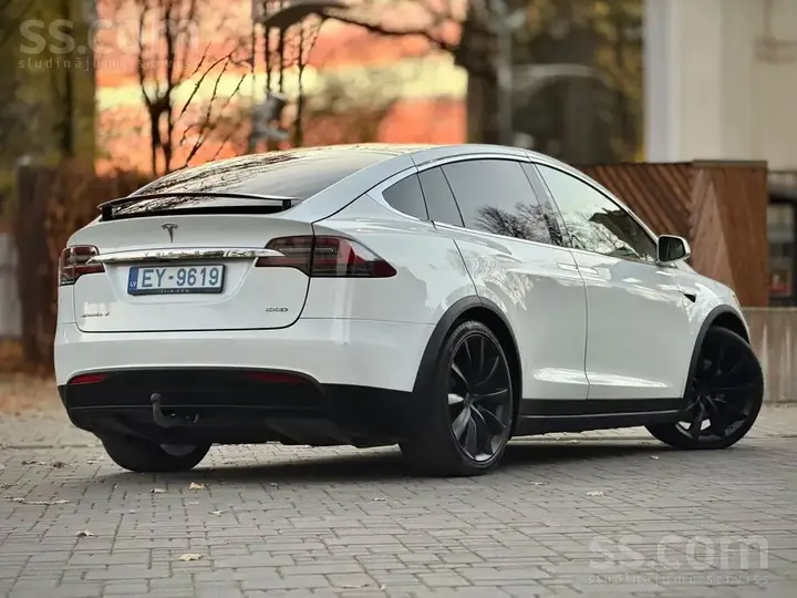 Tesla Model X 2018 photo 3