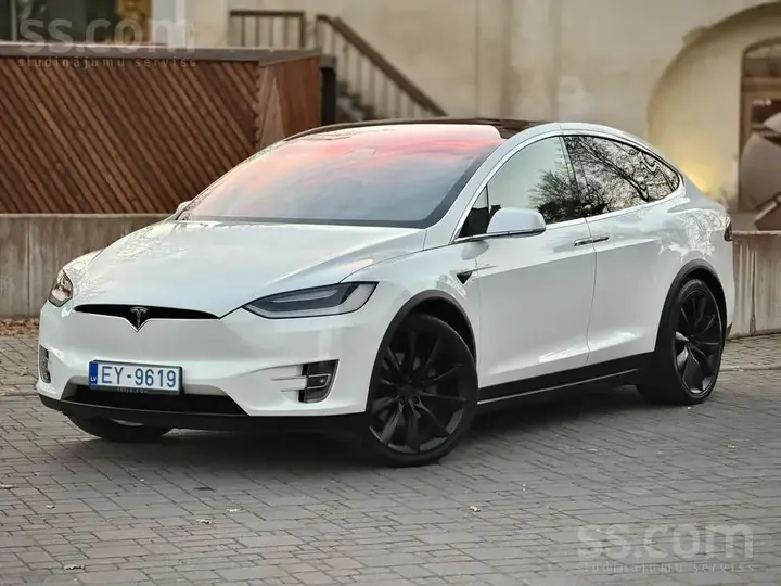 Tesla Model X 2018 photo 2