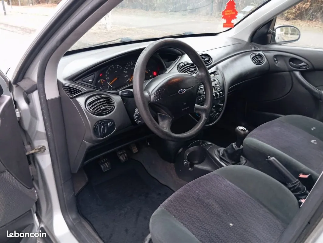 Ford Focus 2000 photo 3