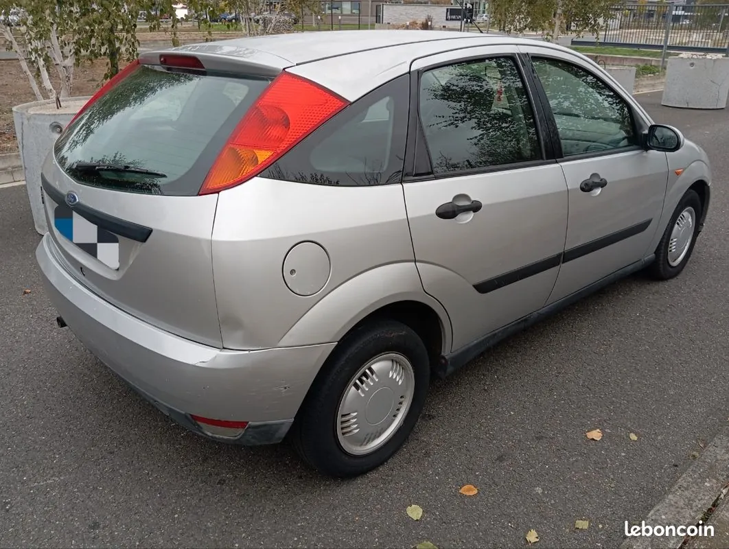 Ford Focus 2000 photo 2