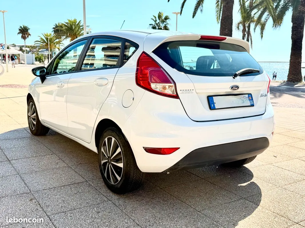 Ford Fiesta 2013 photo 2