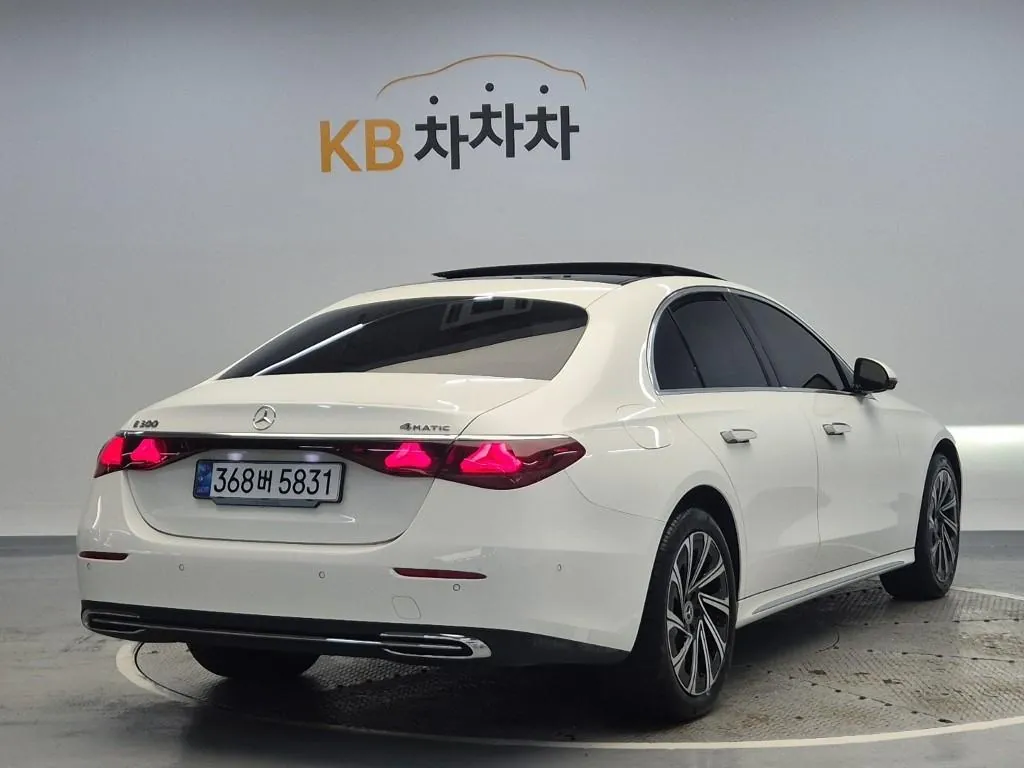 Mercedes-Benz E-Class 2024 photo 3