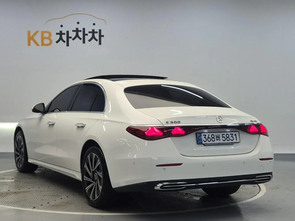 Mercedes-Benz E-Class 2024 photo 2