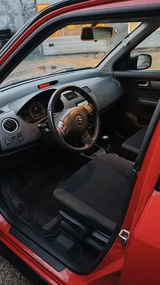 Suzuki Swift 2010 photo 4