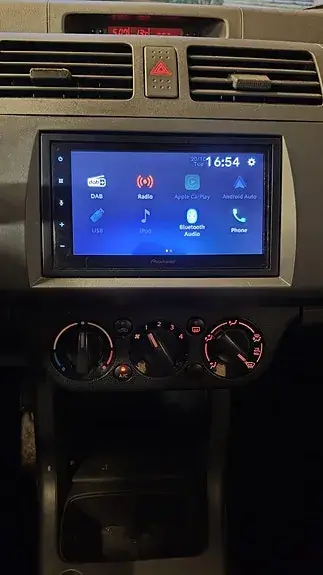 Suzuki Swift 2010 photo 3