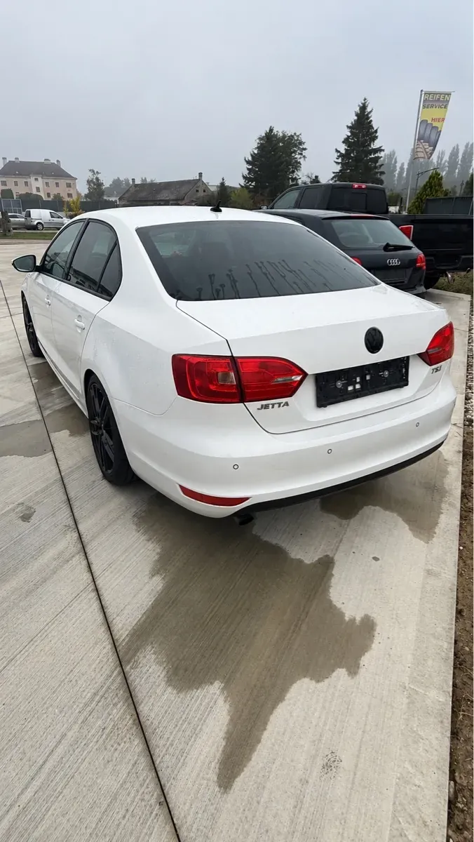 Volkswagen Jetta 2011 photo 2