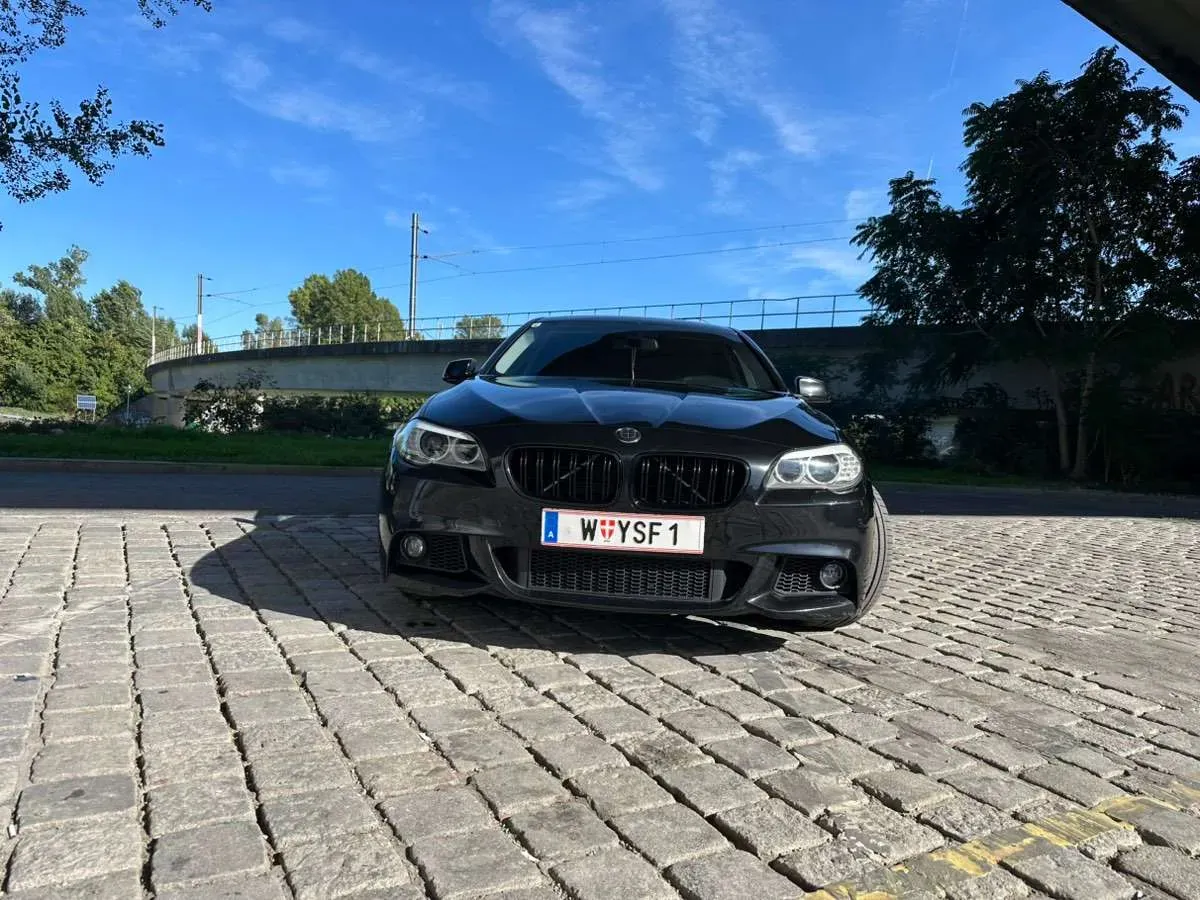 BMW 5 Series 2012 photo 2