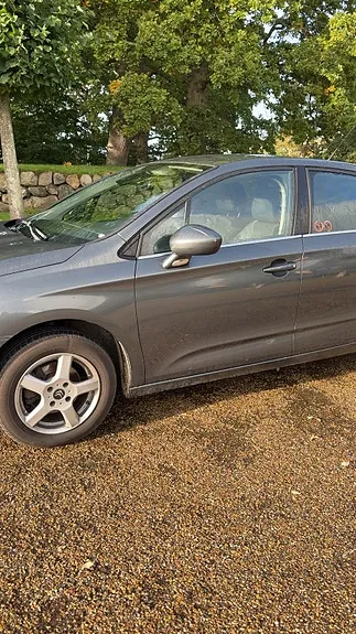 Citroen C4 2012 photo 2