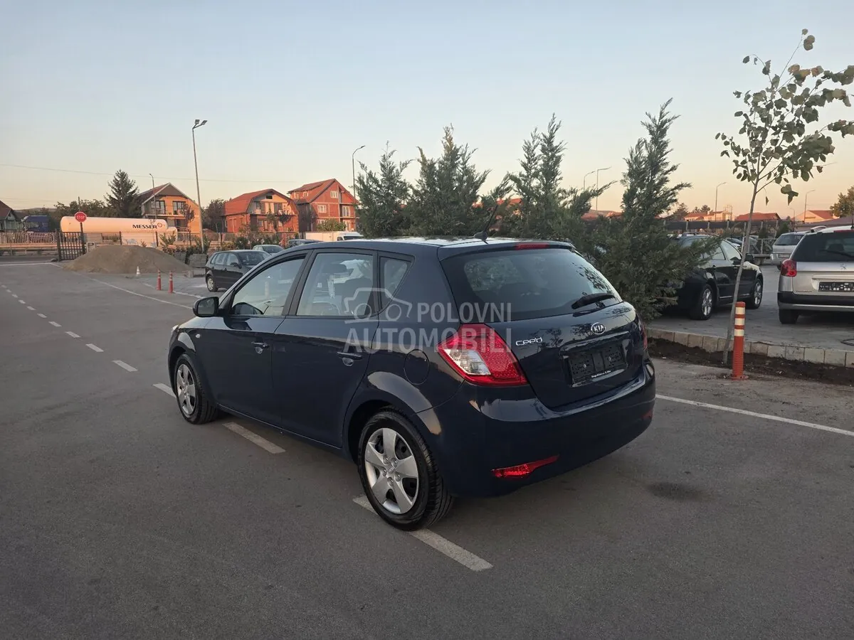 Kia Ceed 2011 photo 4