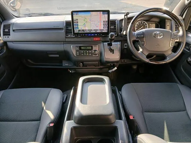 Toyota Hiace Van 2021 photo 3