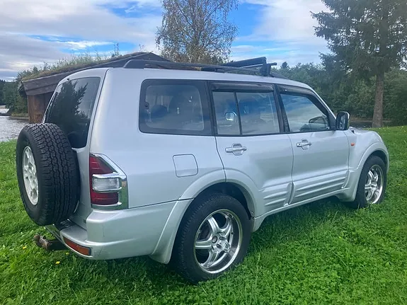 Mitsubishi Pajero 2000 photo 2