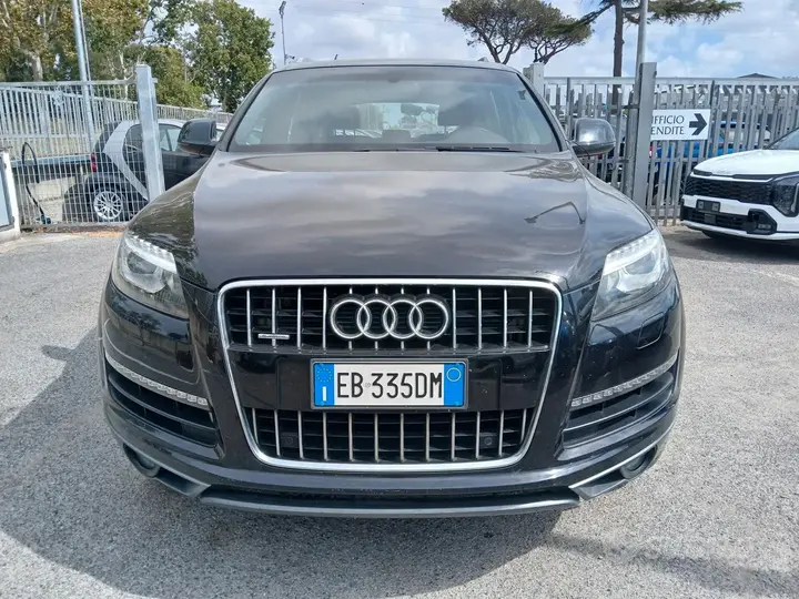 Audi Q7 2010 photo 2