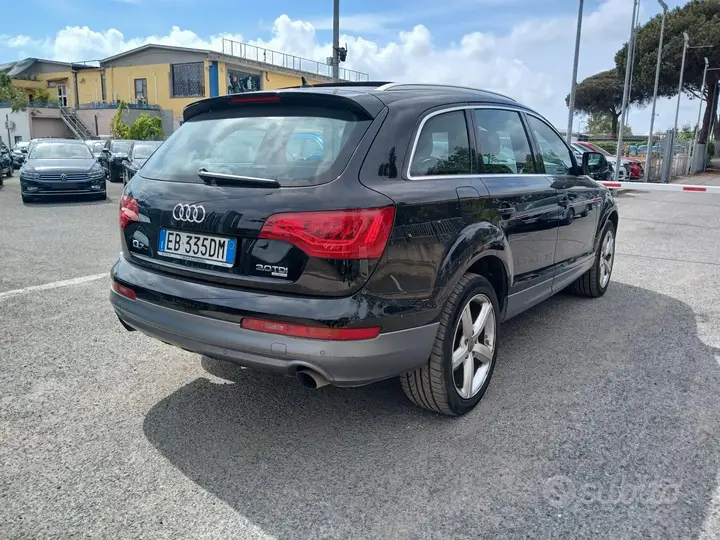 Audi Q7 2010 photo 5