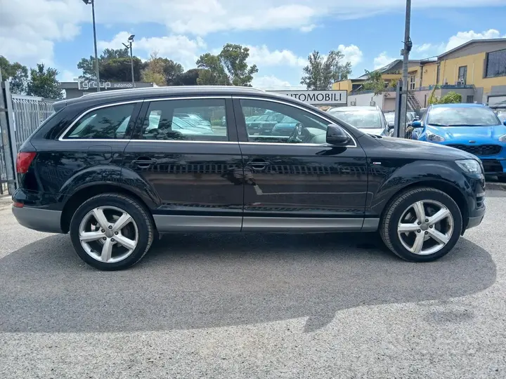Audi Q7 2010 photo 4