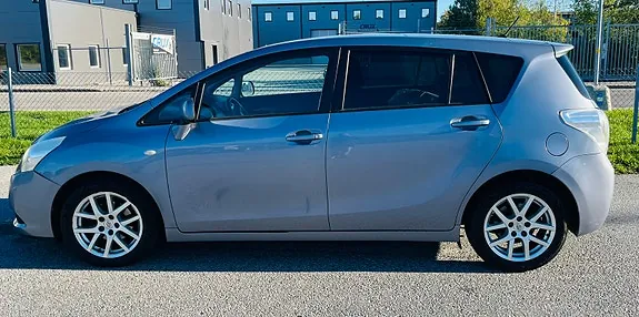 Toyota Verso 2010 photo 2