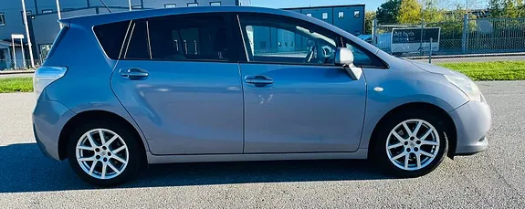 Toyota Verso 2010 photo 3