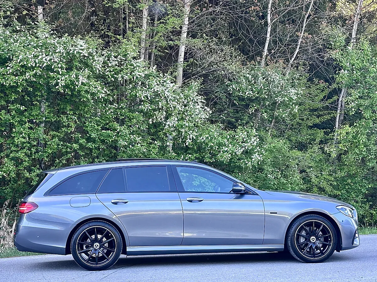 Mercedes-Benz E-Class 2023 photo 3