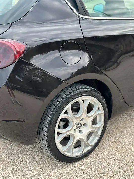 Alfa Romeo Giulietta 2012 photo 4