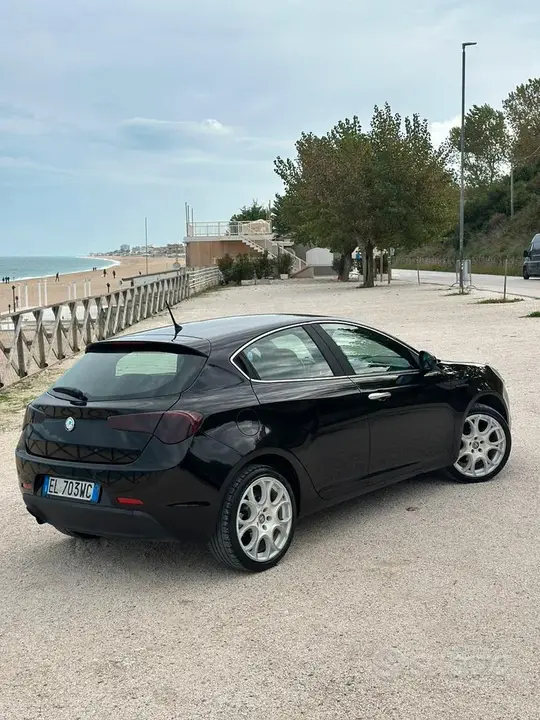 Alfa Romeo Giulietta 2012 photo 3