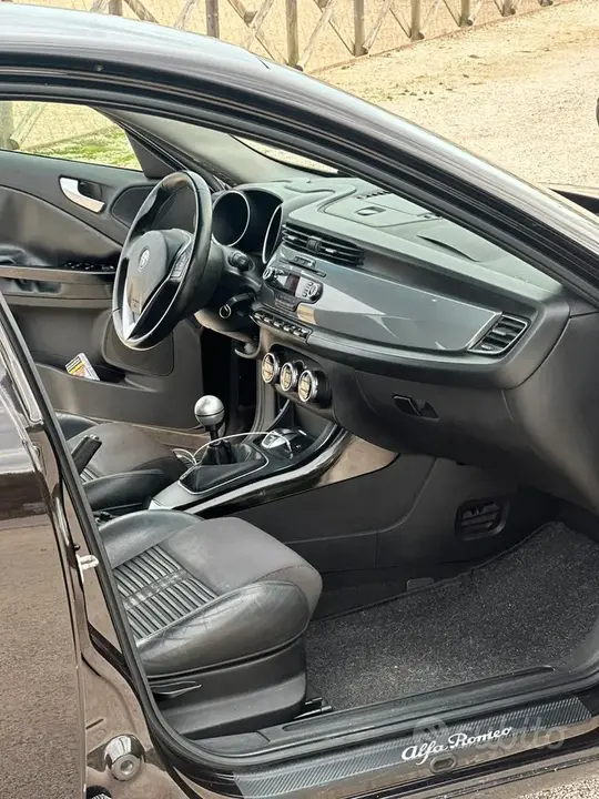 Alfa Romeo Giulietta 2012 photo 5