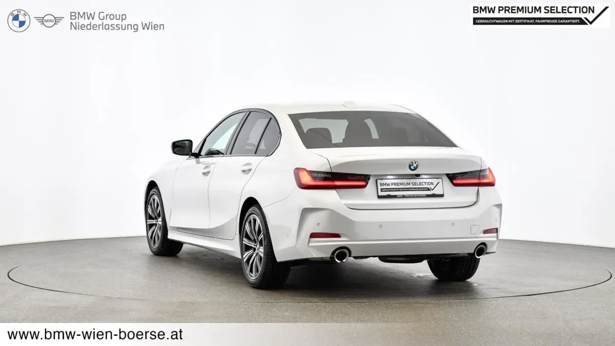 BMW 3 Series 2024 photo 3