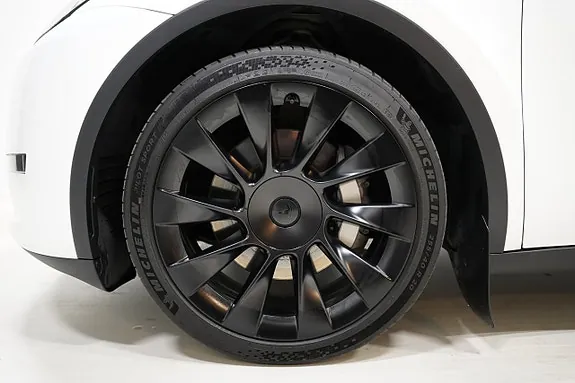 Tesla Model Y 2024 photo 4
