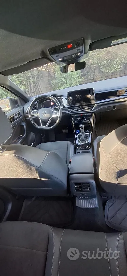 Volkswagen T-Roc 2022 photo 2