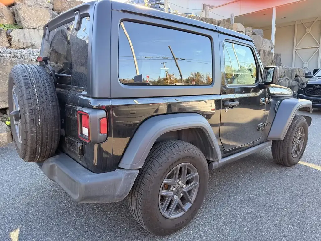 Jeep Wrangler 2023 photo 2