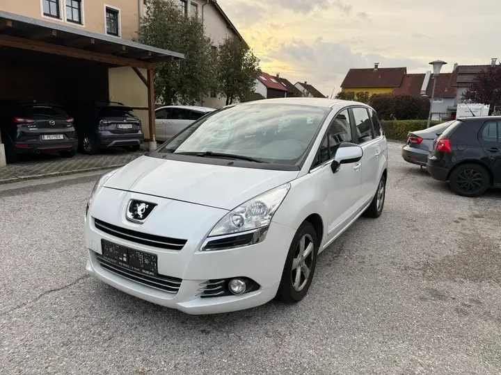 Peugeot 5008 2012 photo 2