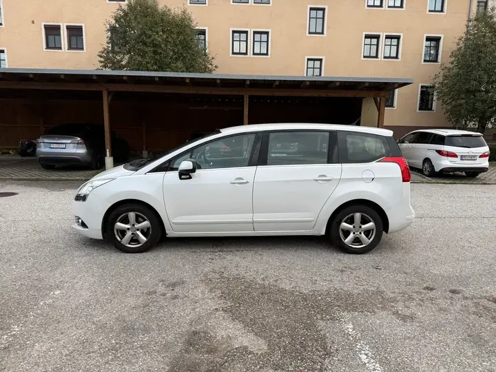 Peugeot 5008 2012 photo 3