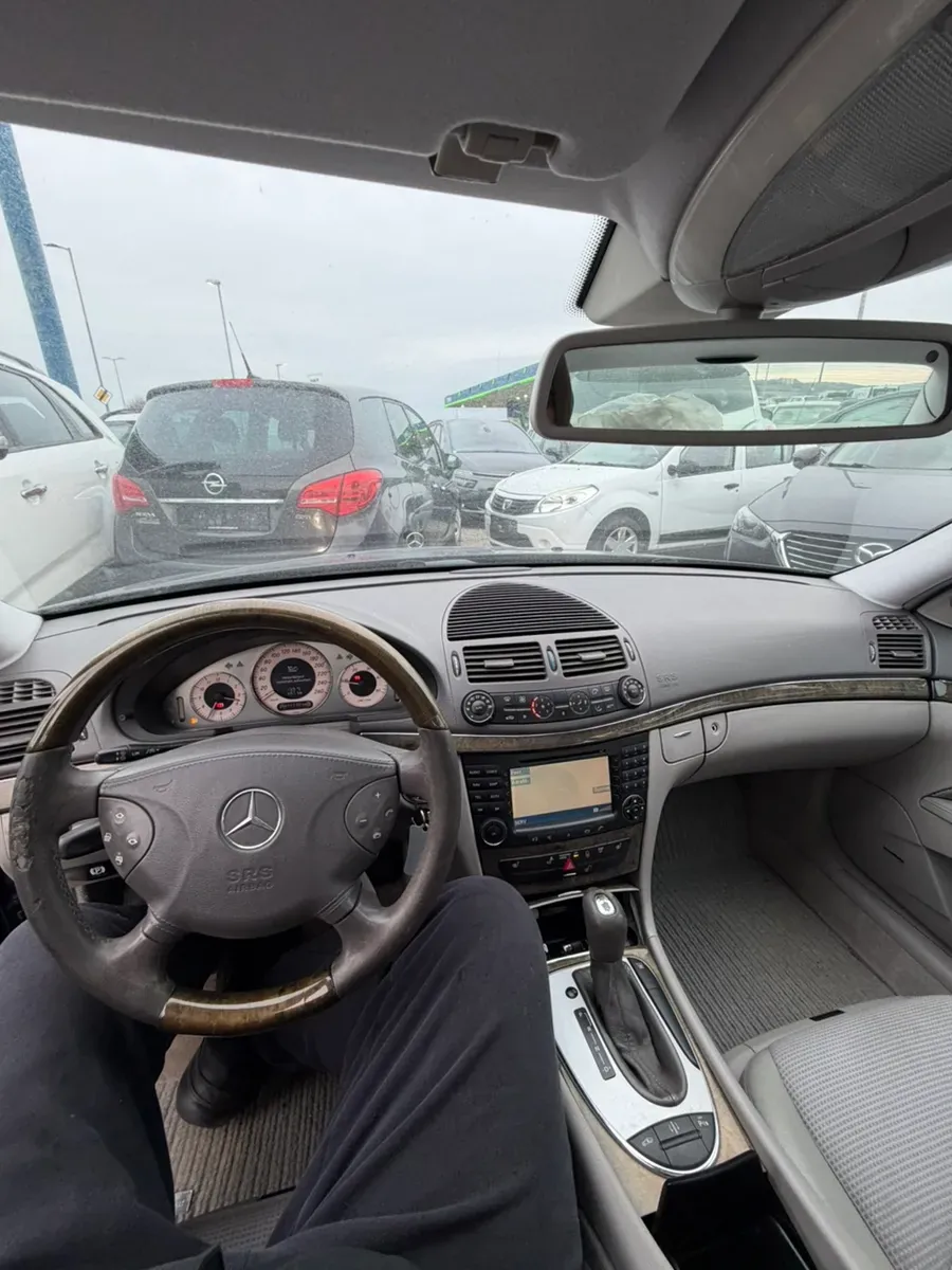 Mercedes-Benz E-Class 2003 photo 3