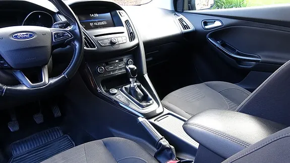 Ford Focus 2015 photo 2