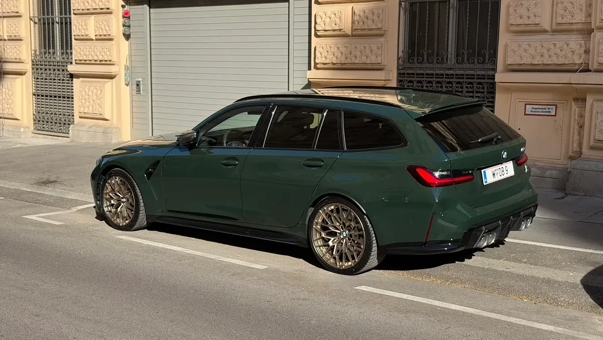 BMW 3 Series 2025 photo 3