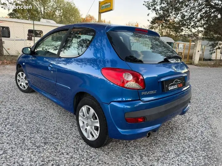 Peugeot 206 2011 photo 3