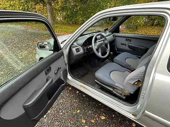 Nissan Micra 2003 photo 3